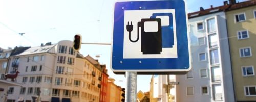 elektroauto uzlādes stacijas zīme